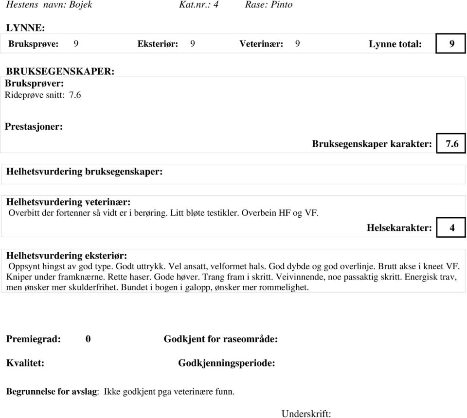 Helsekarakter: 4 Helhetsvurdering eksteriør: Oppsynt hingst av god type. Godt uttrykk. Vel ansatt, velformet hals. God dybde og god overlinje. Brutt akse i kneet VF. Kniper under framknærne.