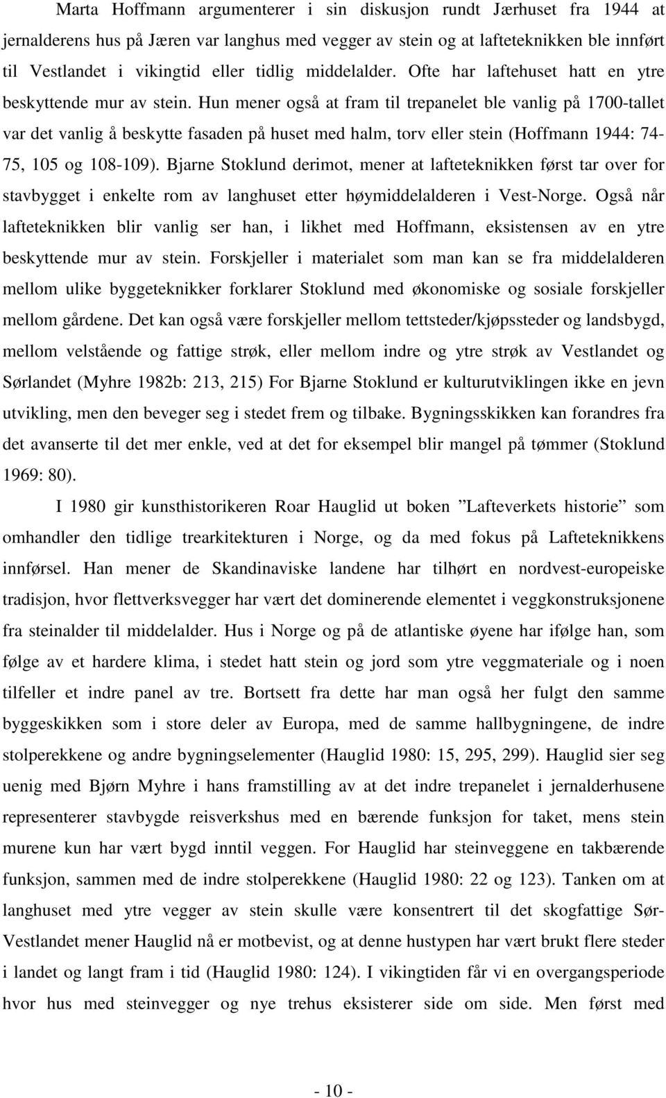 Hun mener også at fram til trepanelet ble vanlig på 1700-tallet var det vanlig å beskytte fasaden på huset med halm, torv eller stein (Hoffmann 1944: 74-75, 105 og 108-109).