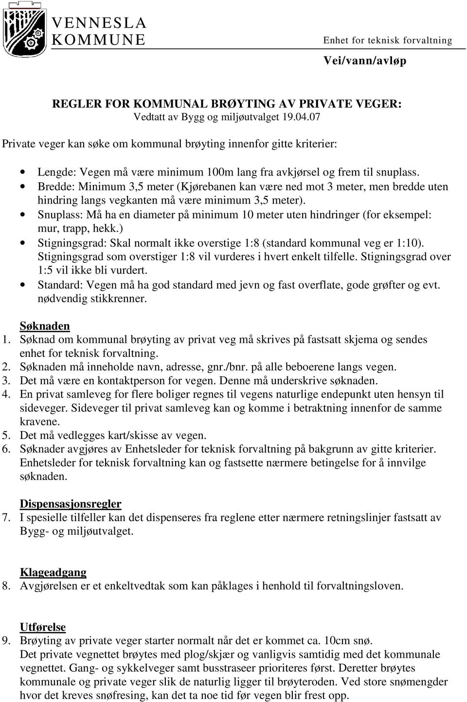 Bredde: Minimum 3,5 meter (Kjørebanen kan være ned mot 3 meter, men bredde uten hindring langs vegkanten må være minimum 3,5 meter).