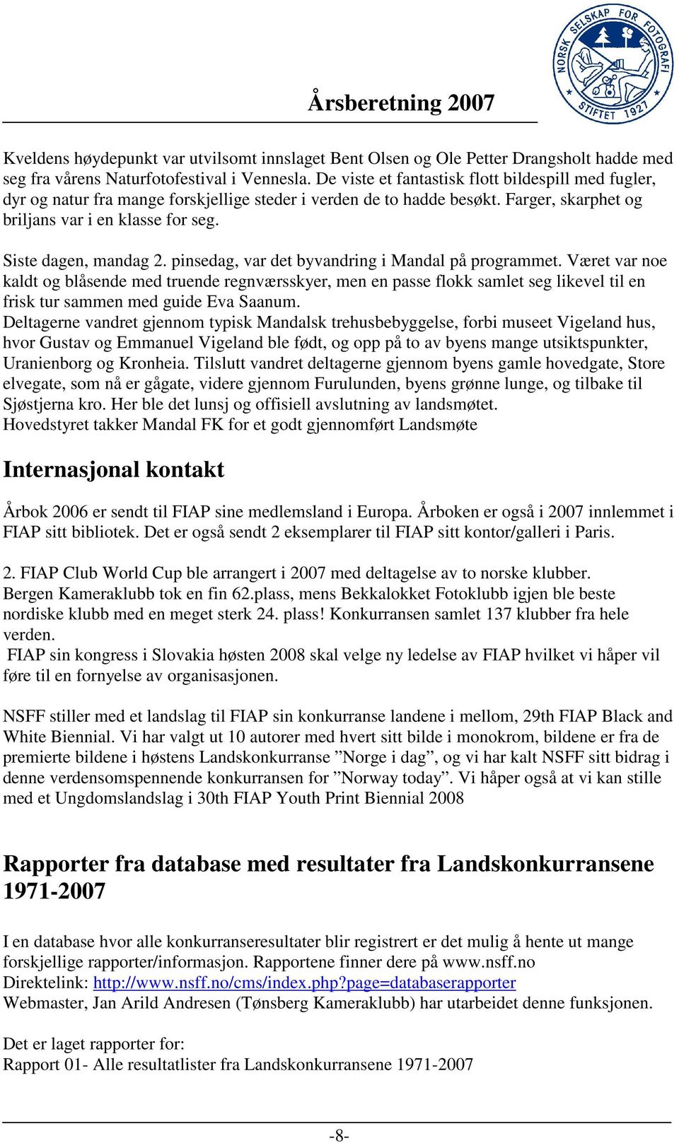 pinsedag, var det byvandring i Mandal på programmet. Været var noe kaldt og blåsende med truende regnværsskyer, men en passe flokk samlet seg likevel til en frisk tur sammen med guide Eva Saanum.