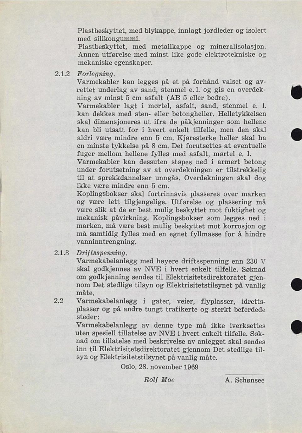 og gis en overdek ning av minst 5 cm asfalt (AB 5 eller bedre). Varmekabler lagt i mørtel, asfalt, sand, stenmel e. 1. kan dekkes med sten- eller betongheller.