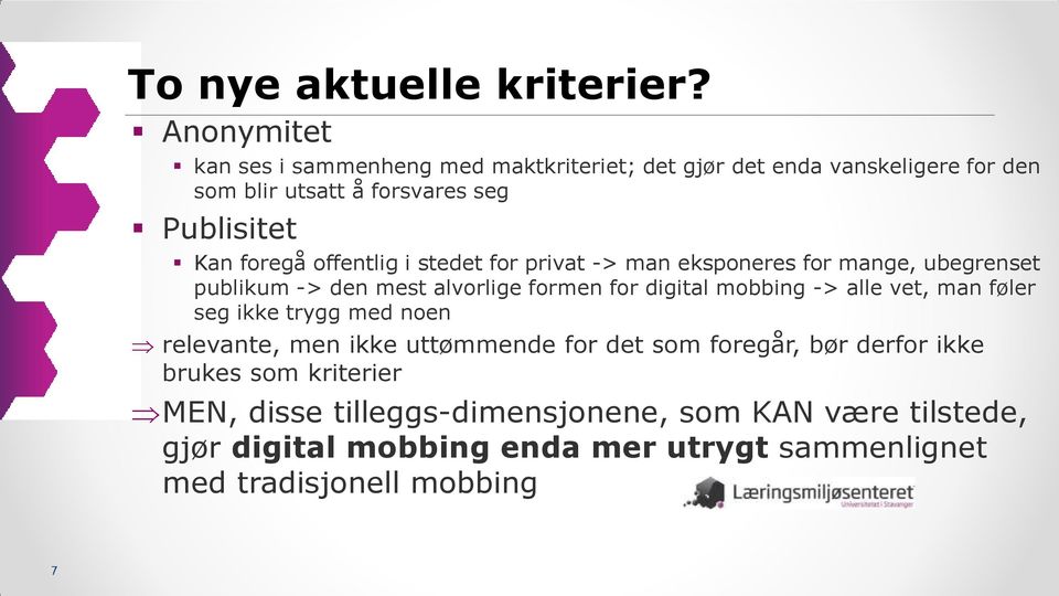 foregå offentlig i stedet for privat -> man eksponeres for mange, ubegrenset publikum -> den mest alvorlige formen for digital mobbing ->