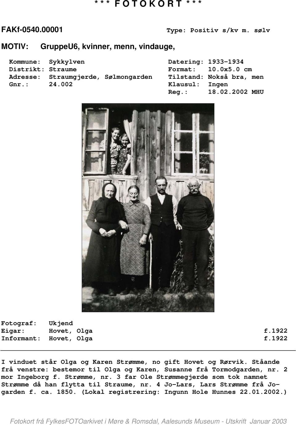 1922 Informant: Hovet, Olga f.1922 I vinduet står Olga og Karen Strømme, no gift Hovet og Rørvik.