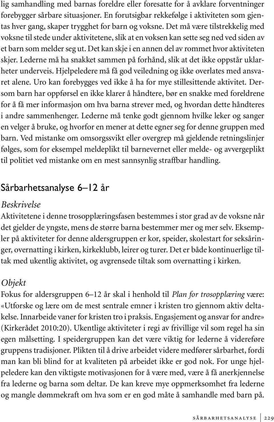 Det må være tilstrekkelig med voksne til stede under aktivitetene, slik at en voksen kan sette seg ned ved siden av et barn som melder seg ut.