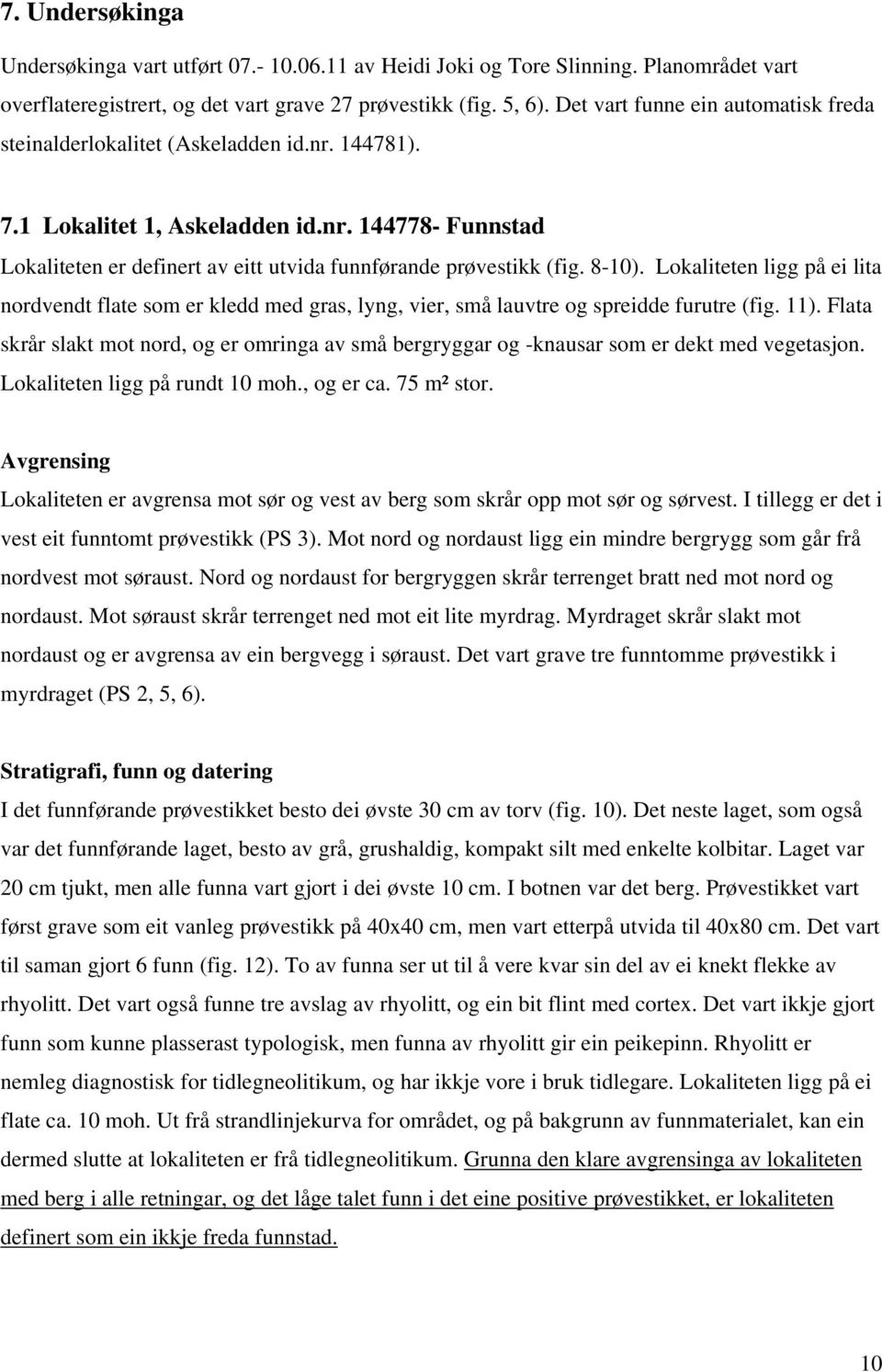 8-10). Lokaliteten ligg på ei lita nordvendt flate som er kledd med gras, lyng, vier, små lauvtre og spreidde furutre (fig. 11).