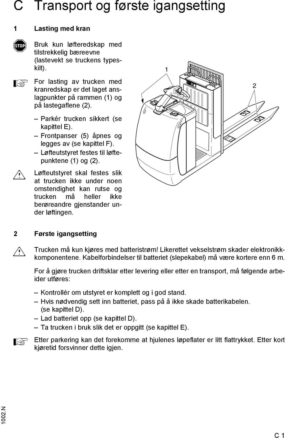 Frontpanser (5) åpnes og legges av (se kapittel F). Løfteutstyret festes til løftepunktene (1) og (2).