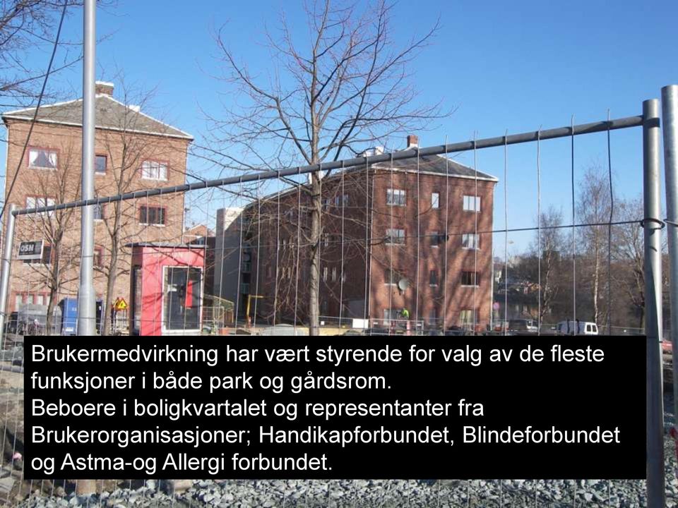 Beboere i boligkvartalet og representanter fra