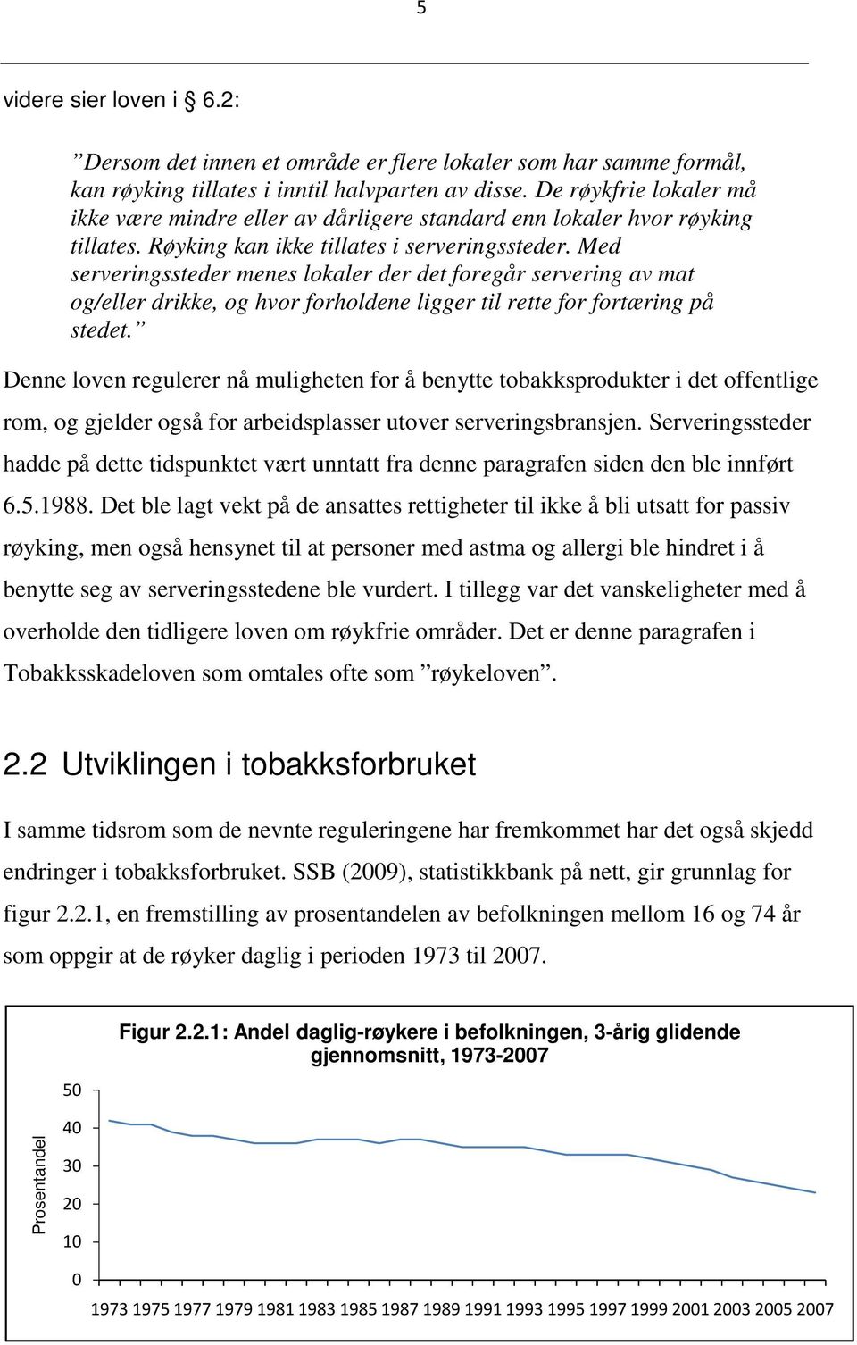 Med serveringssteder menes lokaler der det foregår servering av mat og/eller drikke, og hvor forholdene ligger til rette for fortæring på stedet.