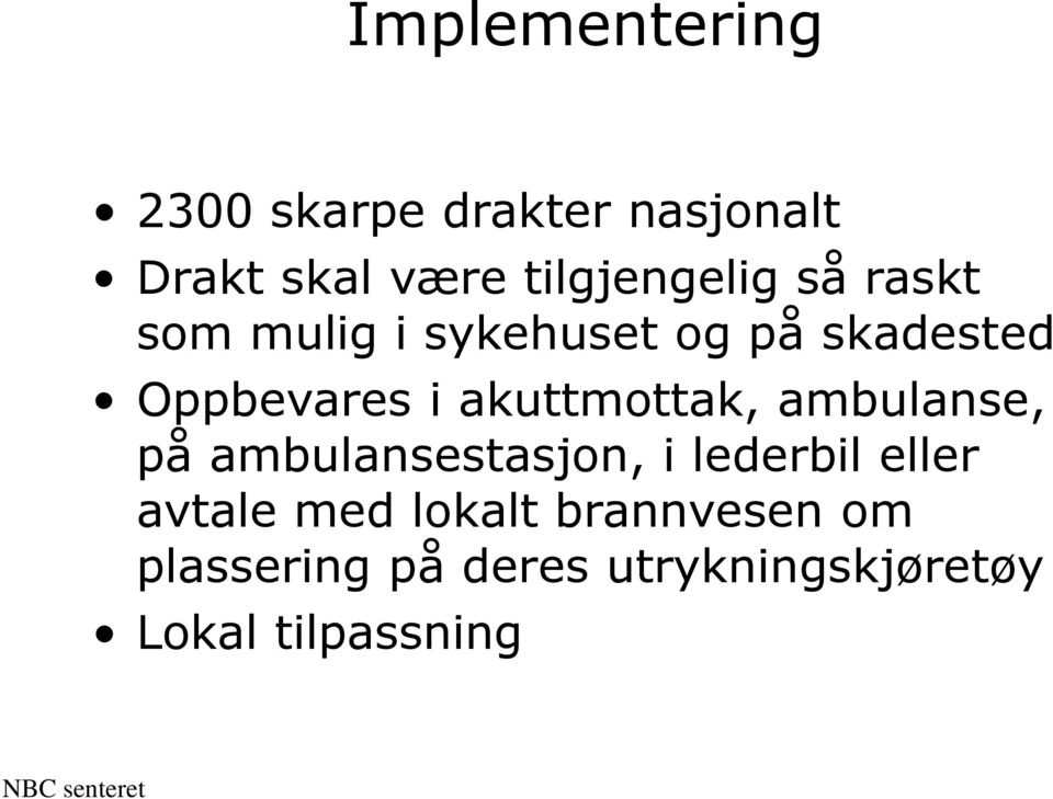 på ambulansestasjon, i lederbil eller avtale med lokalt brannvesen om plassering