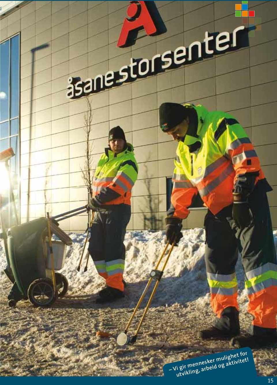 plenklipping, utvendig bossplukking med mer på senterets område.