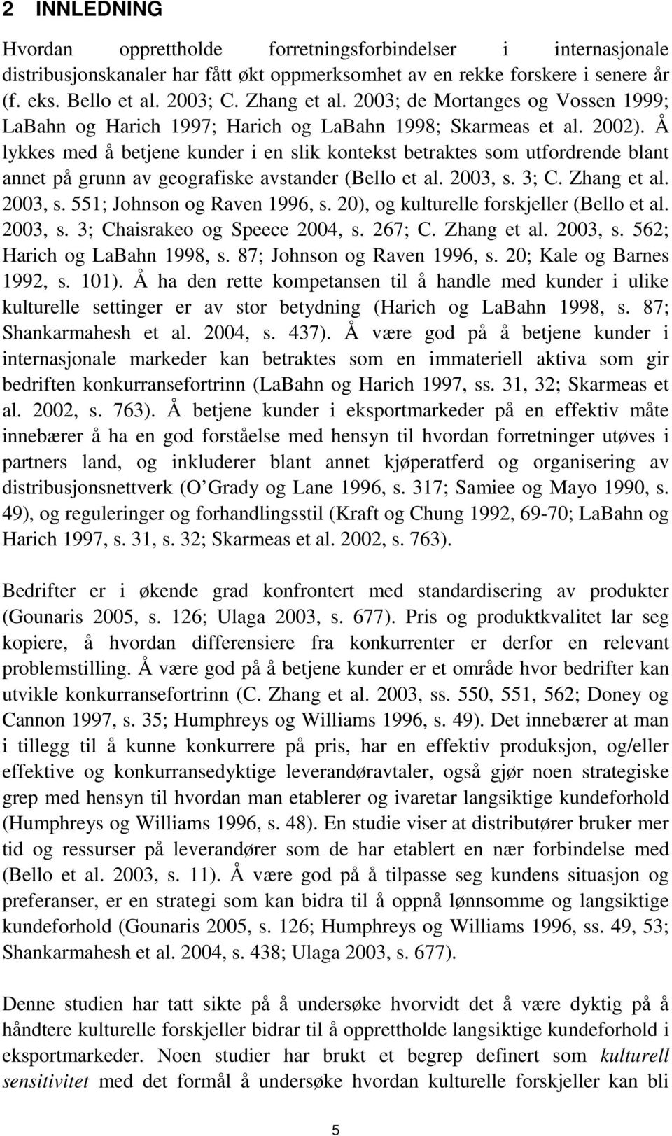 Å lykkes med å betjene kunder i en slik kontekst betraktes som utfordrende blant annet på grunn av geografiske avstander (Bello et al. 2003, s. 3; C. Zhang et al. 2003, s. 551; Johnson og Raven 1996, s.