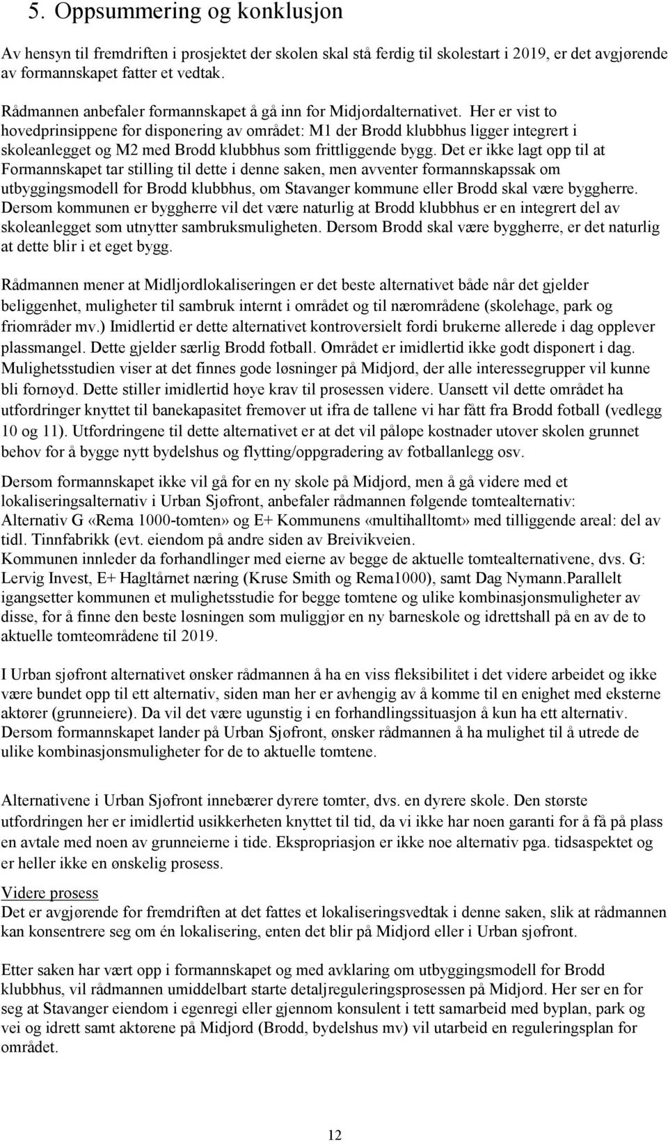 Her er vist to hovedprinsippene for disponering av området: M1 der Brodd klubbhus ligger integrert i skoleanlegget og M2 med Brodd klubbhus som frittliggende bygg.