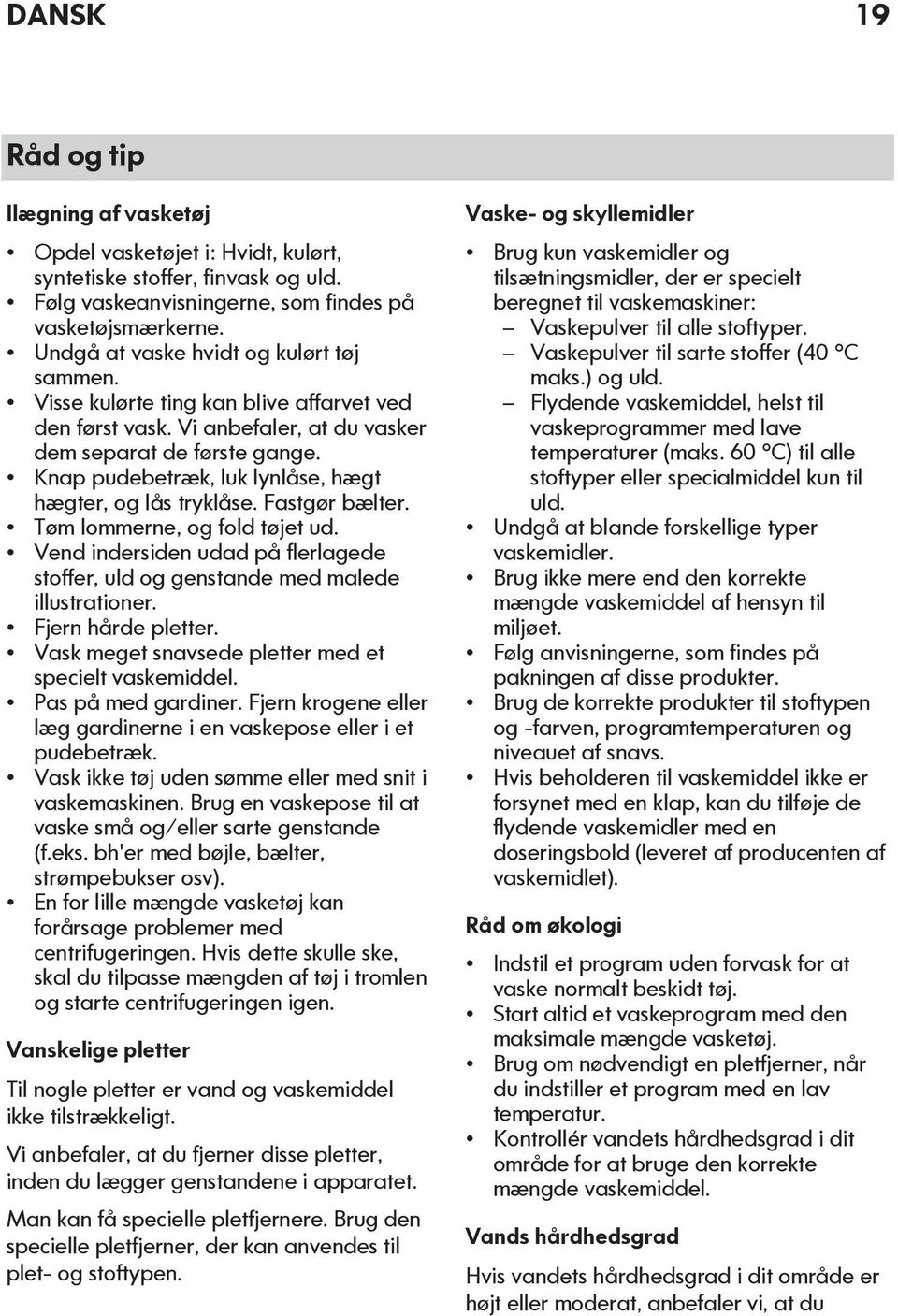 Knap pudebetræk, luk lynlåse, hægt hægter, og lås tryklåse. Fastgør bælter. Tøm lommerne, og fold tøjet ud. Vend indersiden udad på flerlagede stoffer, uld og genstande med malede illustrationer.