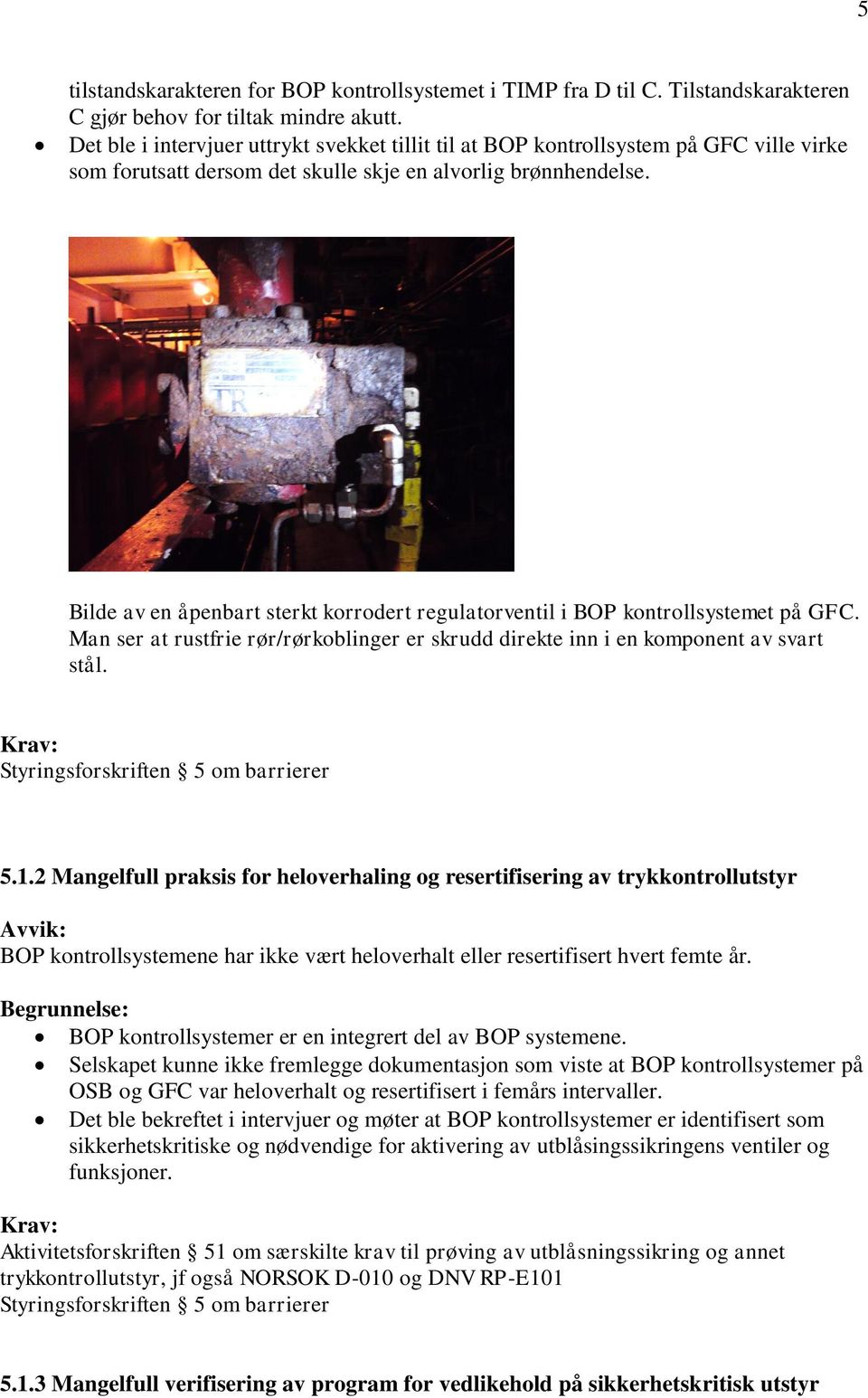 Bilde av en åpenbart sterkt korrodert regulatorventil i BOP kontrollsystemet på GFC. Man ser at rustfrie rør/rørkoblinger er skrudd direkte inn i en komponent av svart stål.