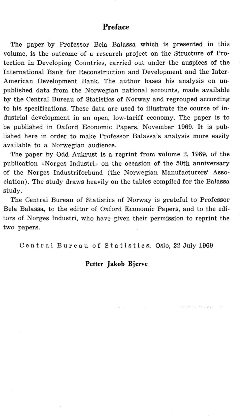 The author bases his analysis on unpublished data from the Norwegian national accounts, made available by the Central Bureau of Statistics of Norway and regrouped according to his specifications.