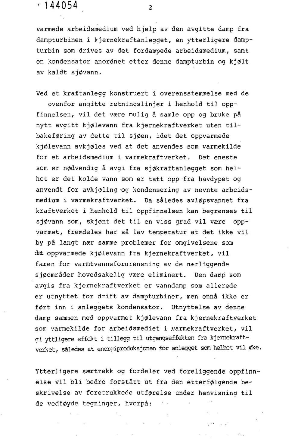 Ved et kraftanlegg konstruert i overensstemmelse med de ovenfor angitte retningslinjer i henhold til oppfinnelsen, vil det være mulig å samle opp og bruke på nytt avgitt kjølevann fra