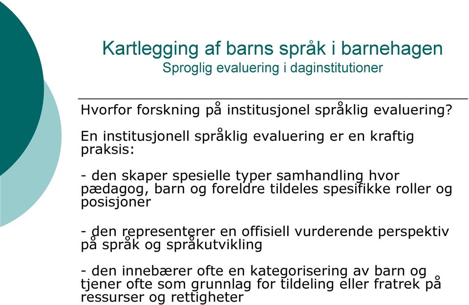 pædagog, barn og foreldre tildeles spesifikke roller og posisjoner - den representerer en offisiell vurderende