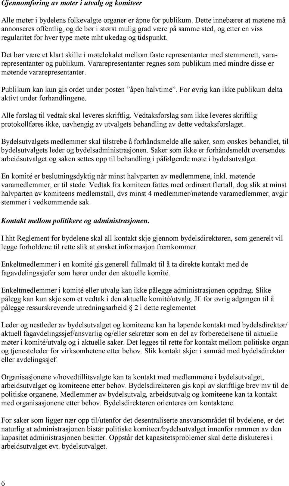 Det bør være et klart skille i møtelokalet mellom faste representanter med stemmerett, vararepresentanter og publikum.