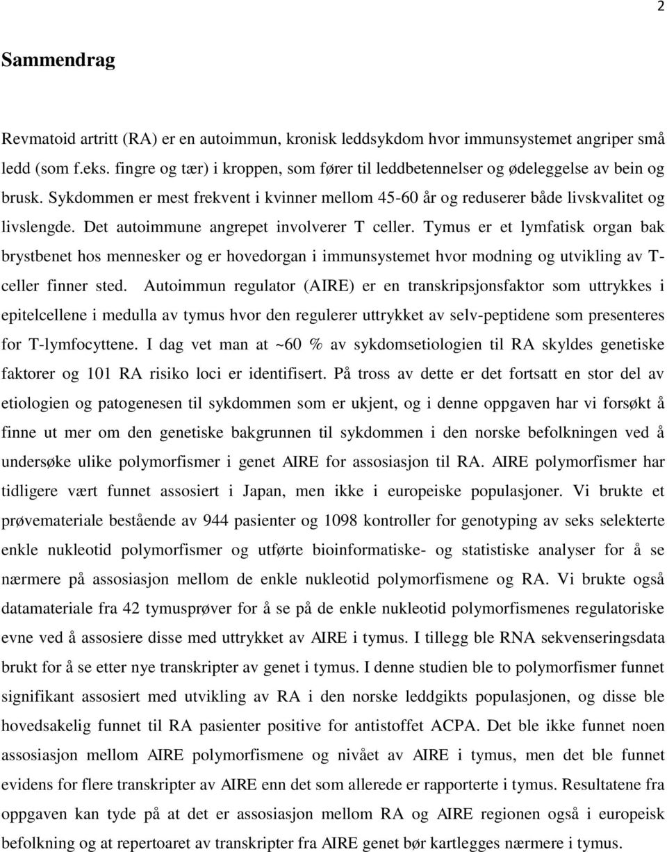 Det autoimmune angrepet involverer T celler. Tymus er et lymfatisk organ bak brystbenet hos mennesker og er hovedorgan i immunsystemet hvor modning og utvikling av T- celler finner sted.