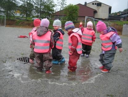 Langdager/skolefrie dager Dette er dager der skolen er stengt og SFO er åpen. For å sikre god bemanning er det påmelding til disse dagene. Ressursene vi har til rådighet blir fordelt utover skoleåret.