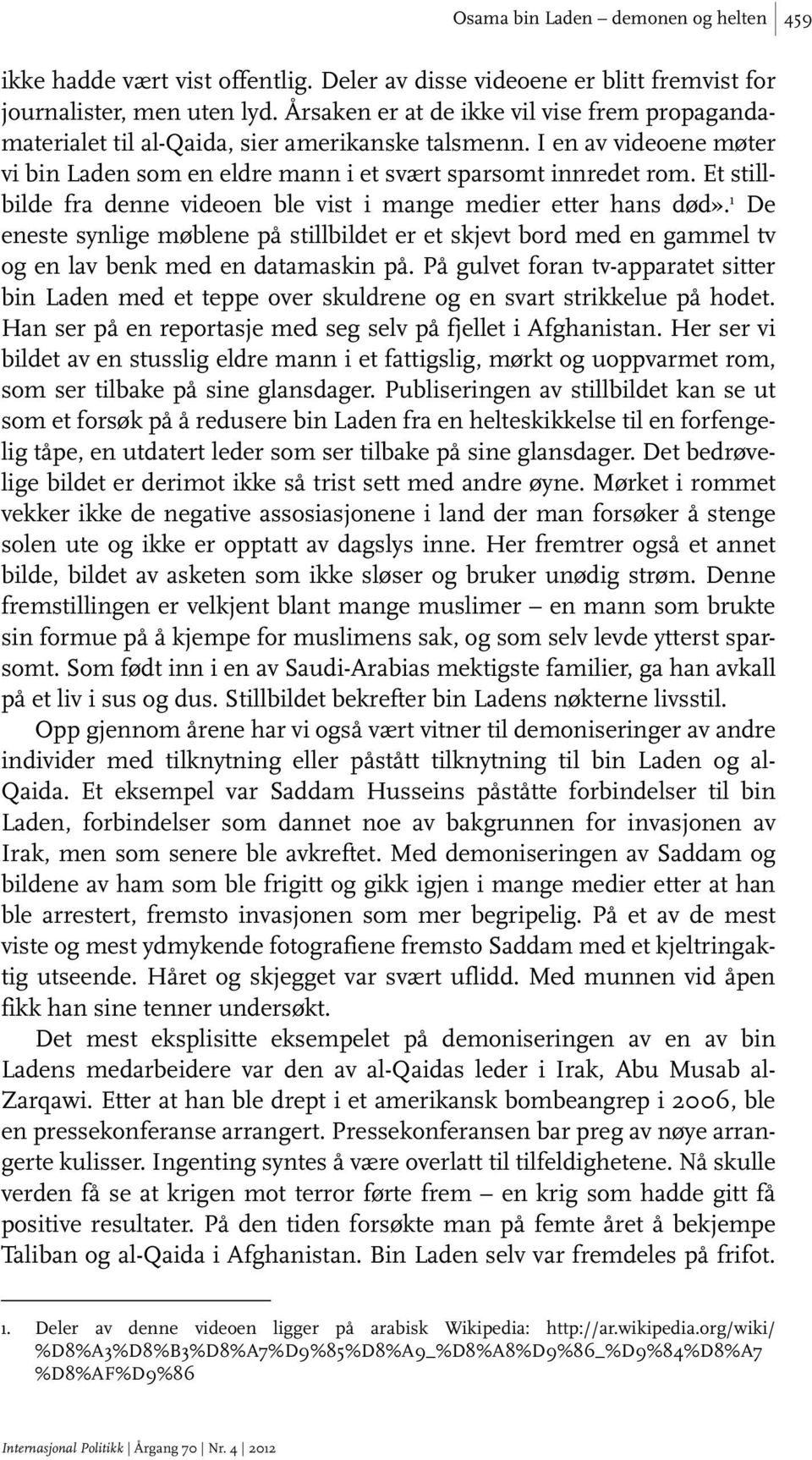 Et stillbilde fra denne videoen ble vist i mange medier etter hans død». 1 De eneste synlige møblene på stillbildet er et skjevt bord med en gammel tv og en lav benk med en datamaskin på.