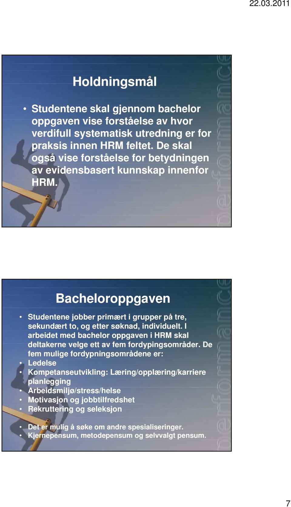 Bacheloroppgaven Studentene jobber primært i grupper på tre, sekundært to, og etter søknad, individuelt.