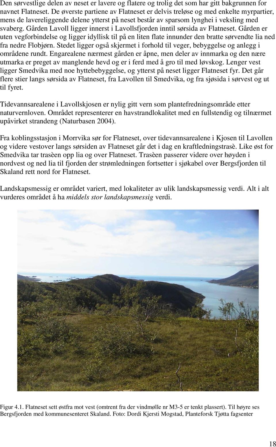 Gården Lavoll ligger innerst i Lavollsfjorden inntil sørsida av Flatneset.