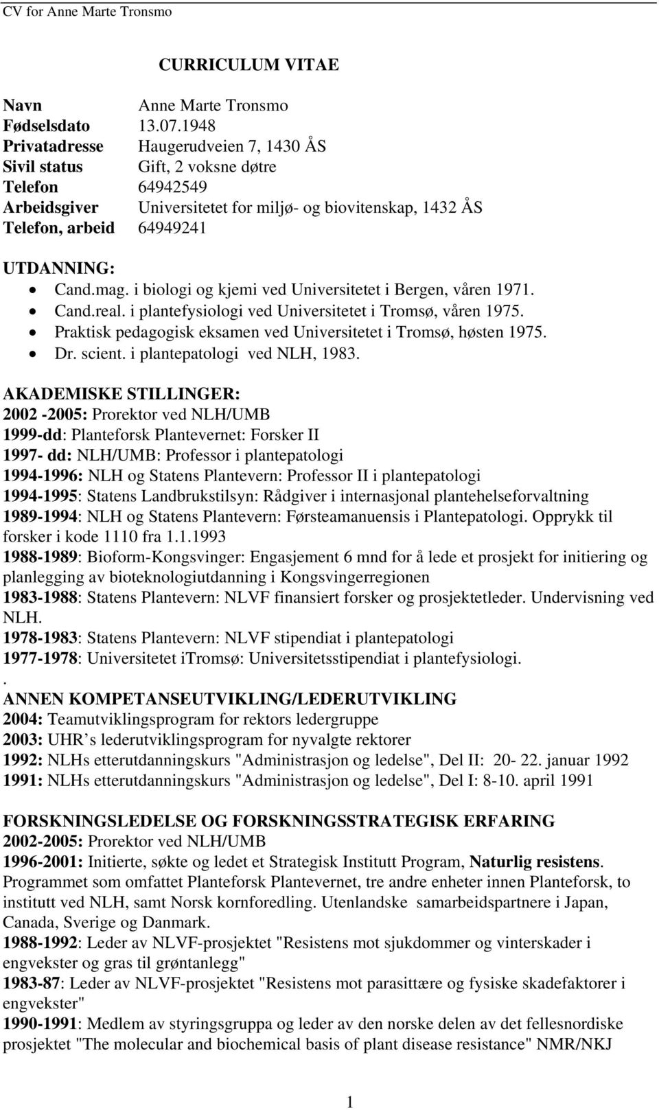 mag. i biologi og kjemi ved Universitetet i Bergen, våren 1971. Cand.real. i plantefysiologi ved Universitetet i Tromsø, våren 1975.