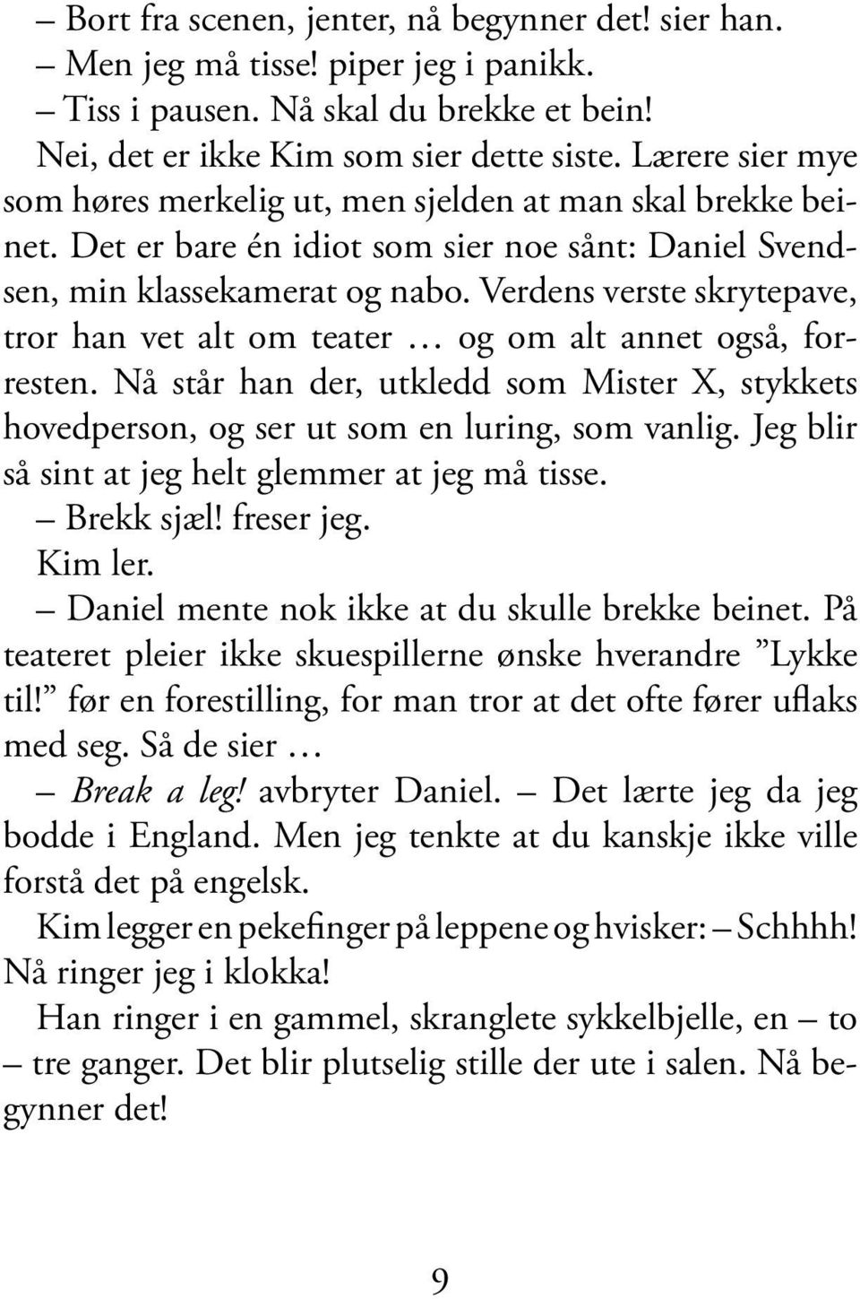 Verdens verste skrytepave, tror han vet alt om teater og om alt annet også, forresten. Nå står han der, utkledd som Mister X, stykkets hovedperson, og ser ut som en luring, som vanlig.