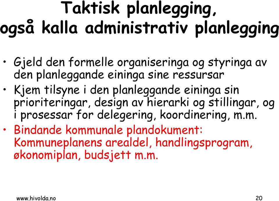 design av hierarki og stillingar, og i prosessar for delegering, koordinering, m.