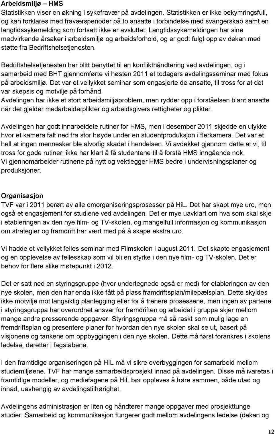 Langtidssykemeldingen har sine medvirkende årsaker i arbeidsmiljø og arbeidsforhold, og er godt fulgt opp av dekan med støtte fra Bedriftshelsetjenesten.