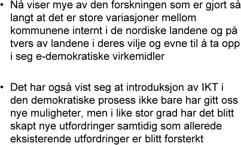 har også vist seg at introduksjon av IKT i den demokratiske prosess ikke bare har gitt oss nye muligheter, men i