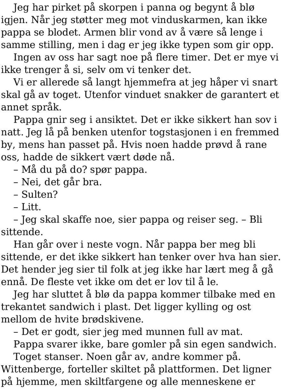 Vi er allerede så langt hjemmefra at jeg håper vi snart skal gå av toget. Utenfor vinduet snakker de garantert et annet språk. Pappa gnir seg i ansiktet. Det er ikke sikkert han sov i natt.