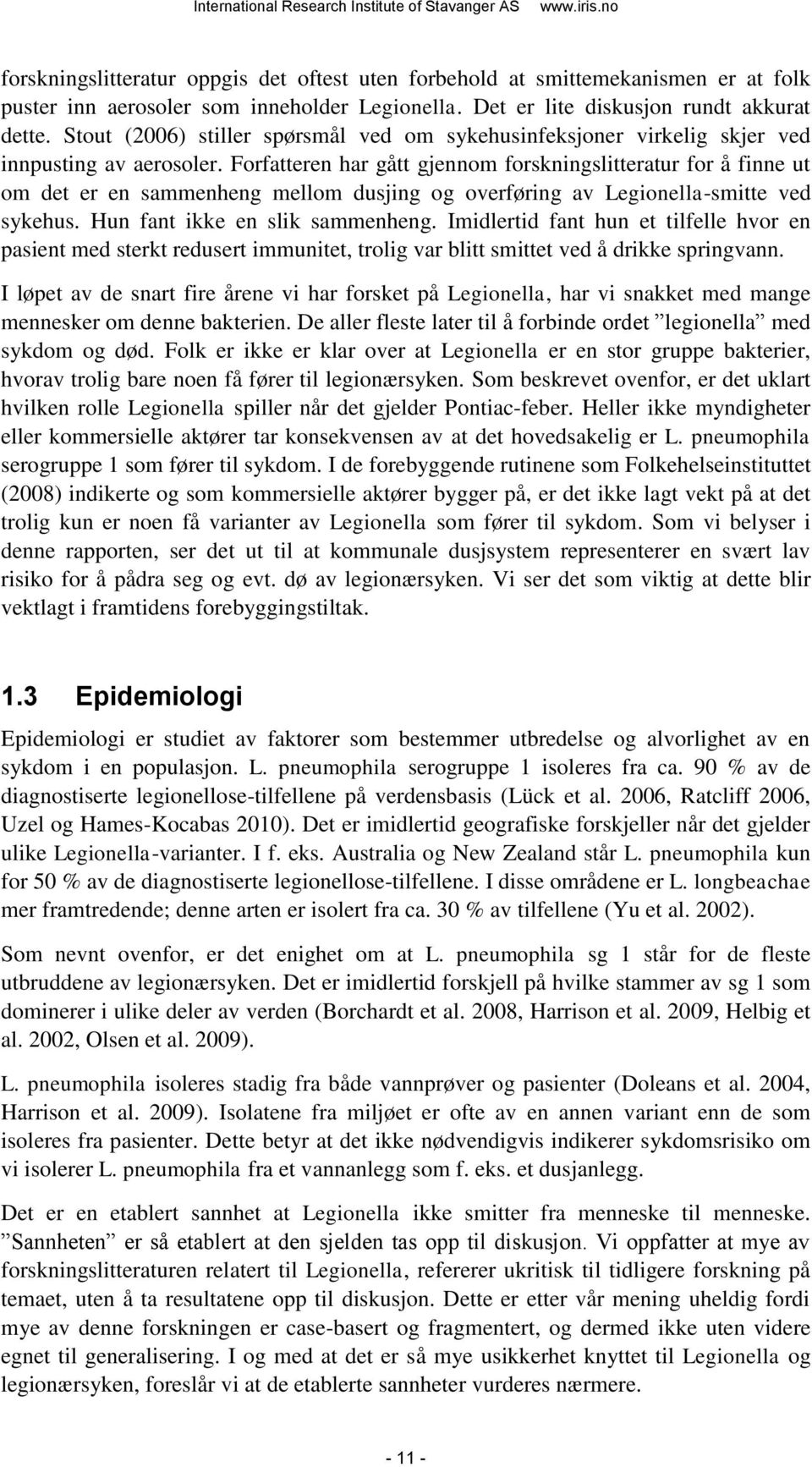 Forfatteren har gått gjennom forskningslitteratur for å finne ut om det er en sammenheng mellom dusjing og overføring av Legionella-smitte ved sykehus. Hun fant ikke en slik sammenheng.