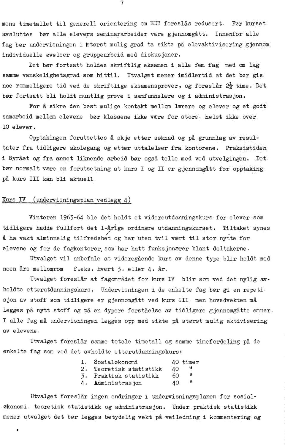 Det bor fortsatt holdes skriftlig eksamen i alle fem fag med am lag samme vanskelighetsgrad som hittil.