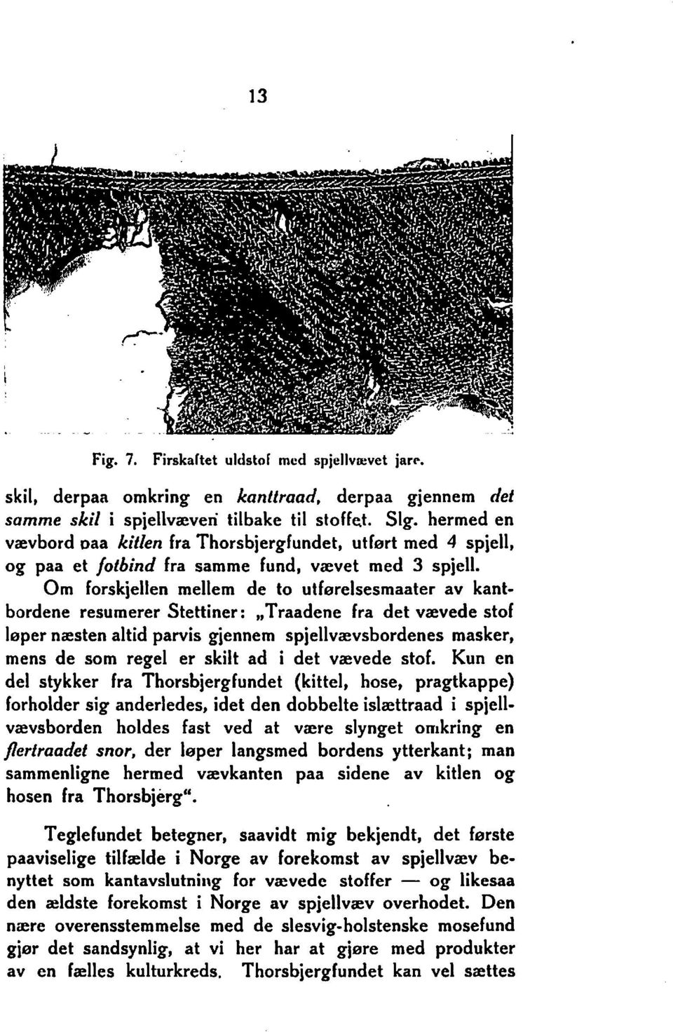 Om forskjellen mellem de to utferelsesmaater av kantbordene resumerer Stettiner:,,Traadene fra det vævede stof leper næsten altid parvis gjennem spjellvævsbordenes masker, mens de som regel er skilt