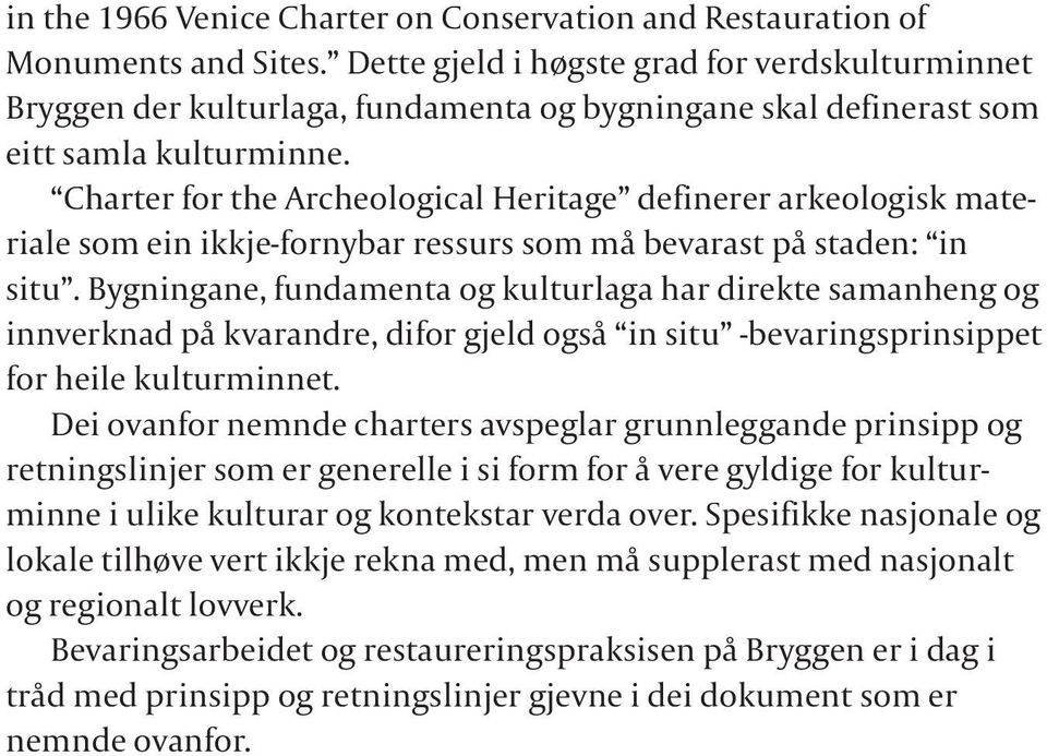 Charter for the Archeological Heritage definerer arkeologisk materiale som ein ikkje-fornybar ressurs som må bevarast på staden: in situ.