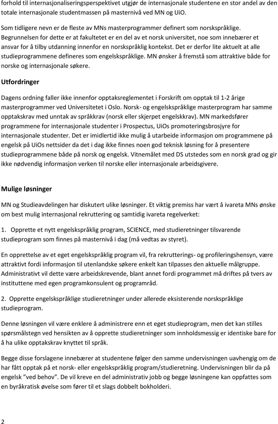 Begrunnelsen for dette er at fakultetet er en del av et norsk universitet, noe som innebærer et ansvar for å tilby utdanning innenfor en norskspråklig kontekst.