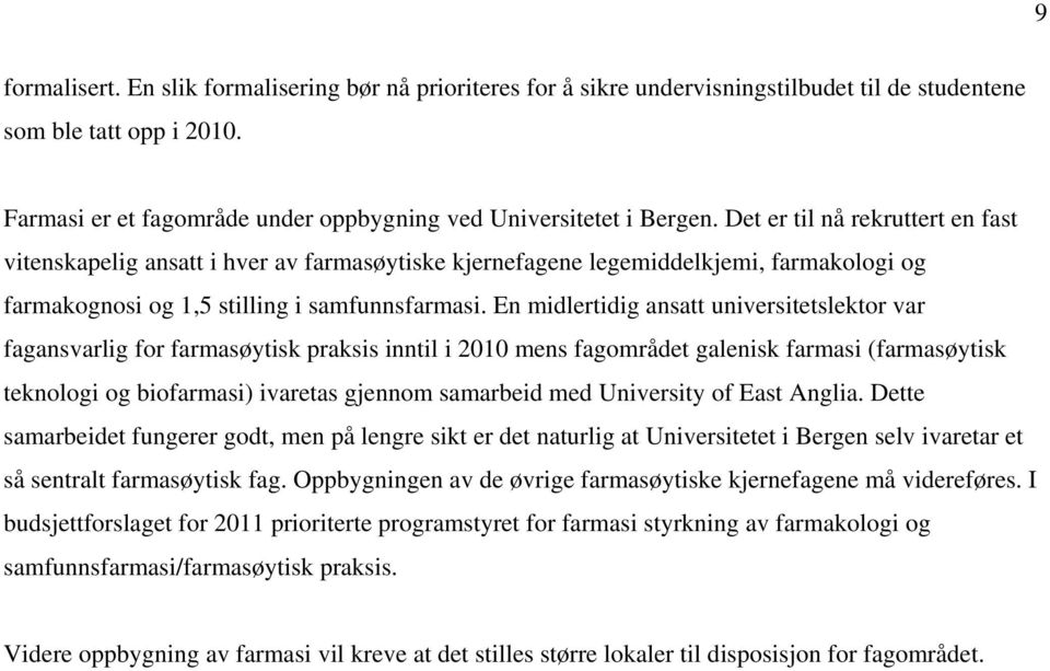 Det er til nå rekruttert en fast vitenskapelig ansatt i hver av farmasøytiske kjernefagene legemiddelkjemi, farmakologi og farmakognosi og 1,5 stilling i samfunnsfarmasi.