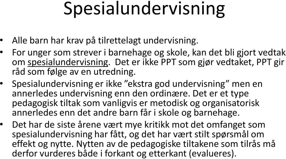 Det er et type pedagogisk tiltak som vanligvis er metodisk og organisatorisk annerledes enn det andre barn får i skole og barnehage.