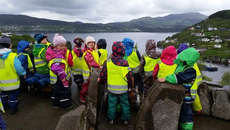 SATSNINGSOMRÅDAR I tillegg til Osterøy kommune sine overordna mål har me i Valestrand barnhage valt å setje særskild fokus på uteleik, tidleg innsats og borns trivsel vaksne sitt ansvar.