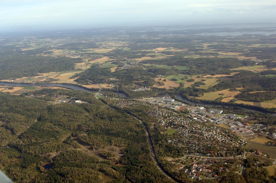 Statens vegvesen LARVIK KOMMUNE REGULERINGSBESTEMMELSER TIL DETALJERT REGULERINGSPLAN FOR E-18, STREKNINGA BOMMESTAD SKY, ALTERNATIV 3Z MED LANG TUNNEL FRA HAGA TIL FARRISEIDET