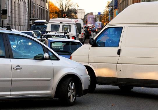 2/10 MOTORISERT TRAFIKK ALLE TRANSPORTBRUKERE Personbiler