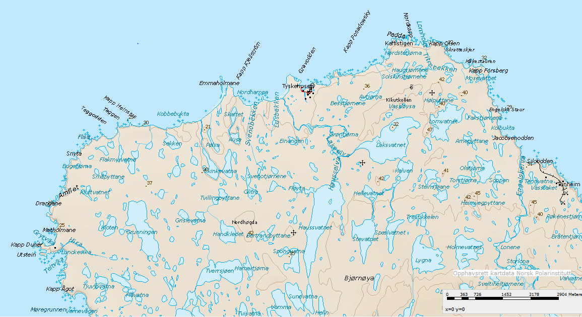 Det går en relativt stor utløpselv fra innsjøen, men det er en betydelig rullesteinsfjære der Lakselva munner ut i havet. Det er ikke påvist at røye vandrer ut og tilbake til vannet.