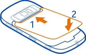 10 Komme i gang 2 Ta batteriet ut hvis det er satt inn. 3 Sett inn et SIM-kort. Kontroller at kontaktområdet på kortet vender opp. Skyv kortet inn til det låses på plass.