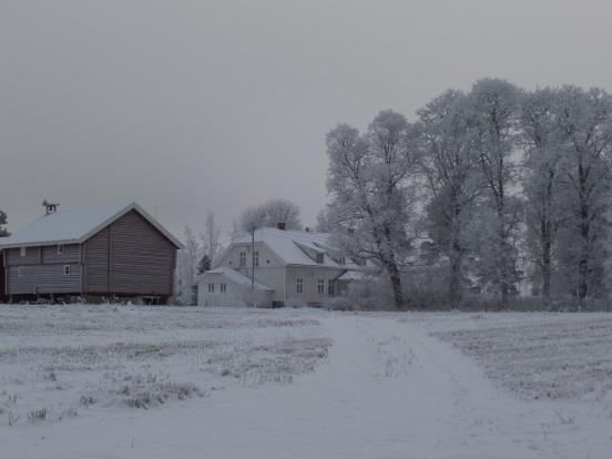 Prestegård Sørum prestegård het tidligere Huseby og har vært prestegård helt siden middelalderen. Dette var en storgård og mange mennesker holdt til der.