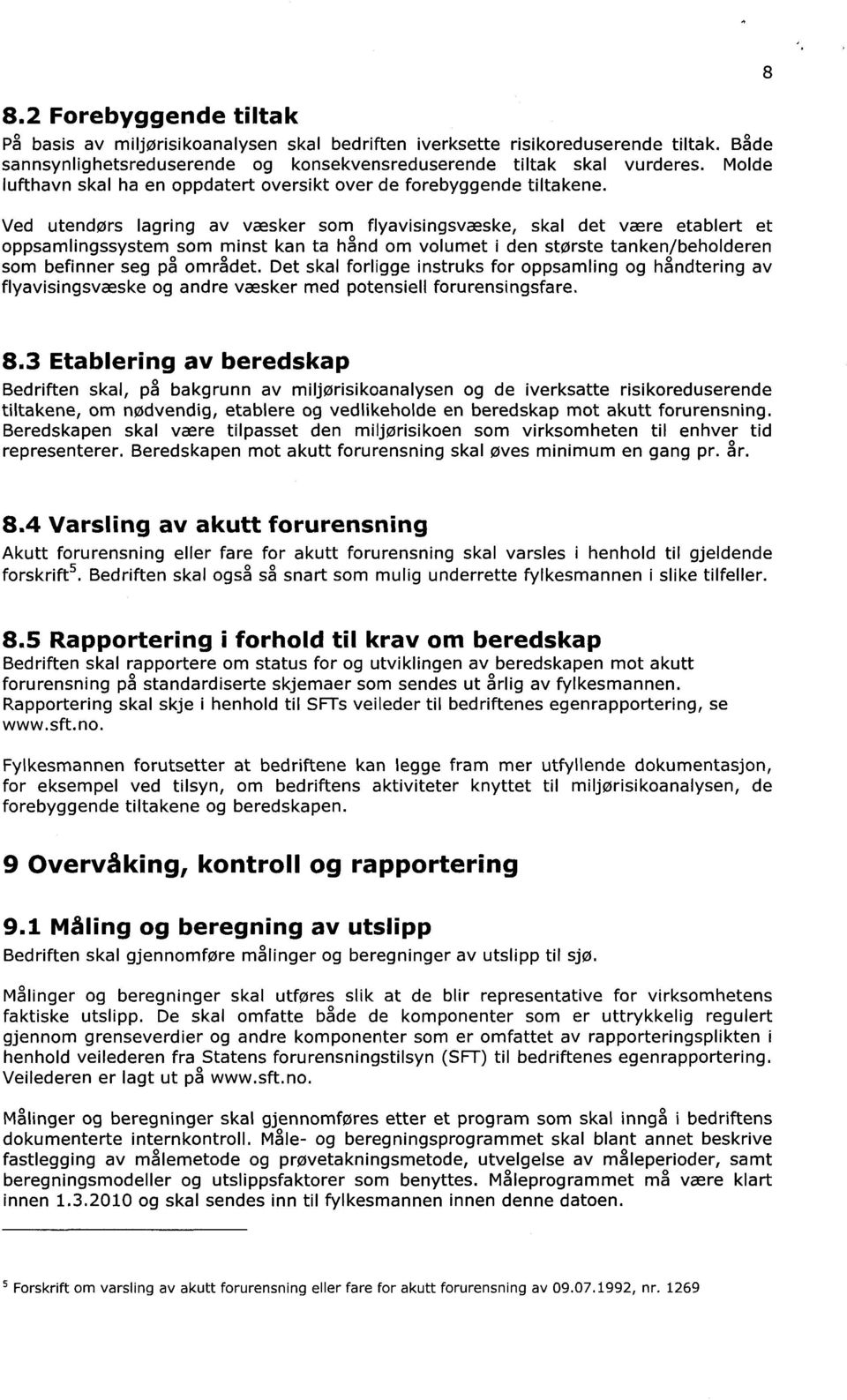 Ved utendørs lagring av væsker som flyavisingsvæske, skal det være etablert et oppsamlingssystem som minst kan ta hånd om volumet i den største tanken/beholderen som befinner seg på området.