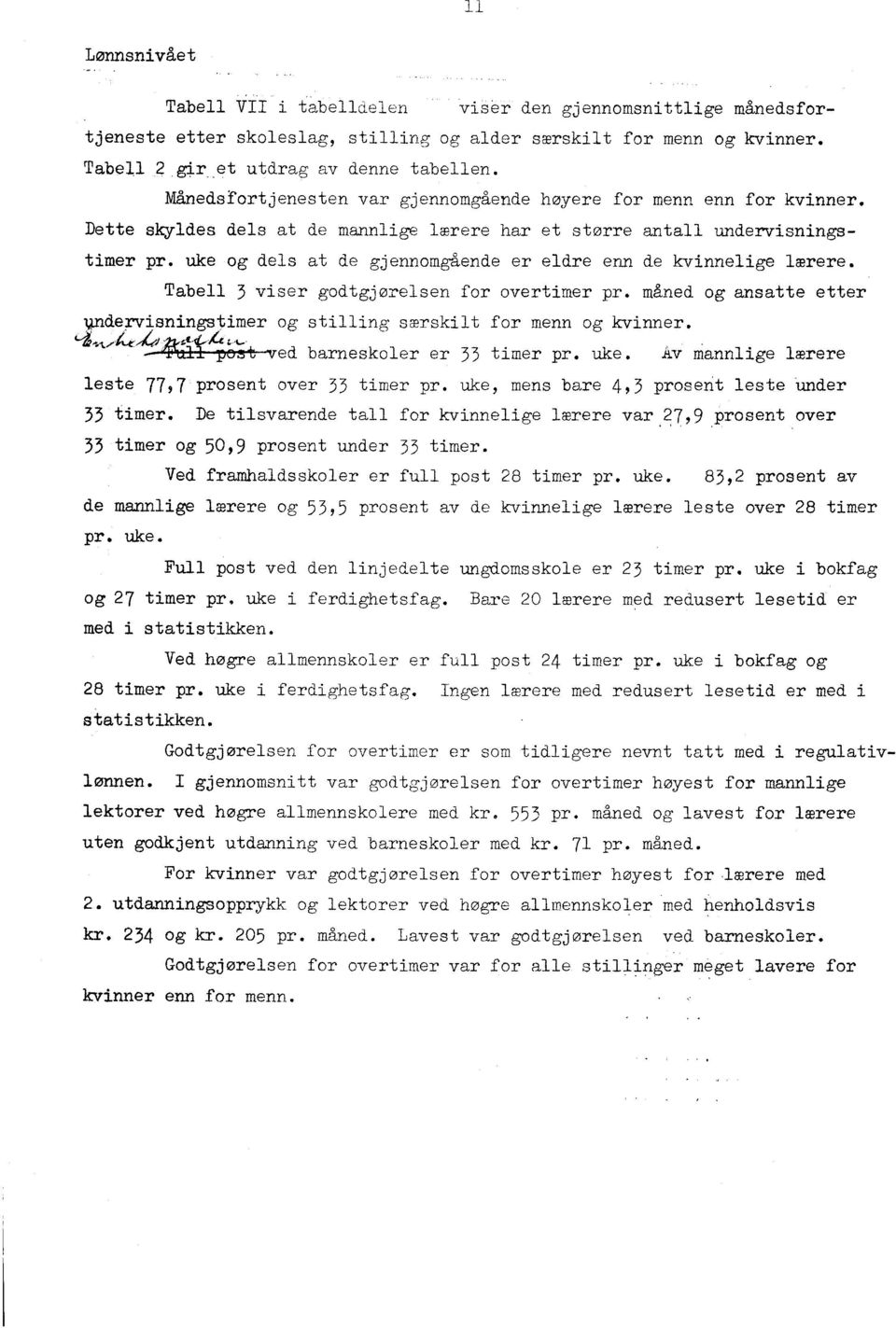 uke og dels at de gjennomgående er eldre enn de kvinnelige lwrere. Tabell 3 viser godtgjørelsen for overtimer pr. måned og ansatte etter undervisningstimer og stilling særskilt for menn og kvinner.