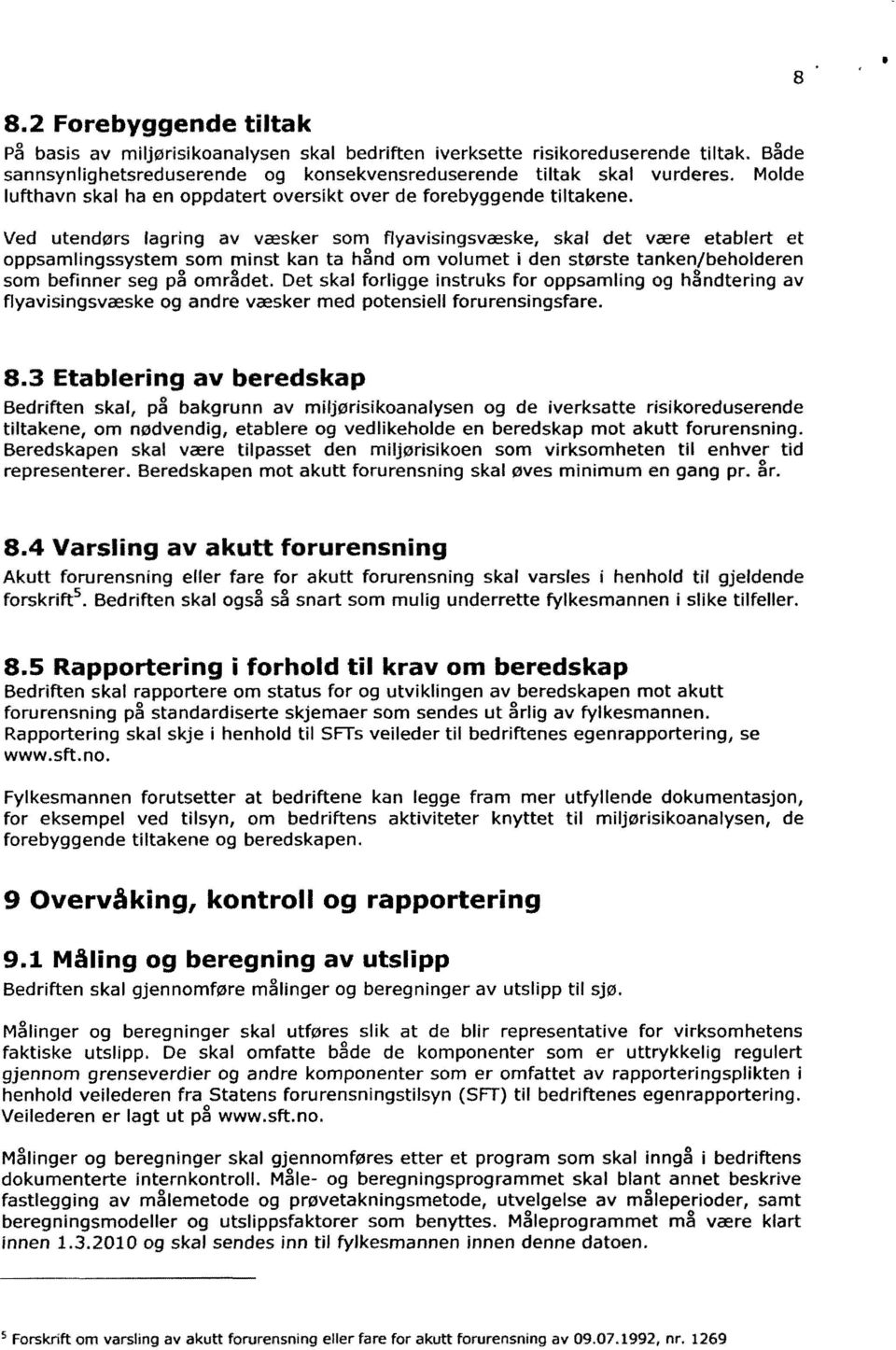 Ved utendørs lagring av væsker som flyavisingsvæske, skal det være etablert et oppsamlingssystem som minst kan ta hånd om volumet i den største tanken/beholderen som befmner seg på området.