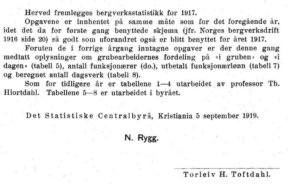 Foruten de i forrige årgang inntagne opgaver er der denne gang medtatt oplysninger om grubearbeidernes fordeling på «i gruben og «i dagene (tabell 5), antall funksjonærer (do.